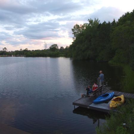 Mallards' Landing Hotel Хейуърд Екстериор снимка