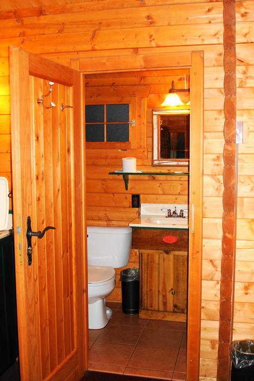 Mallards' Landing Hotel Хейуърд Стая снимка